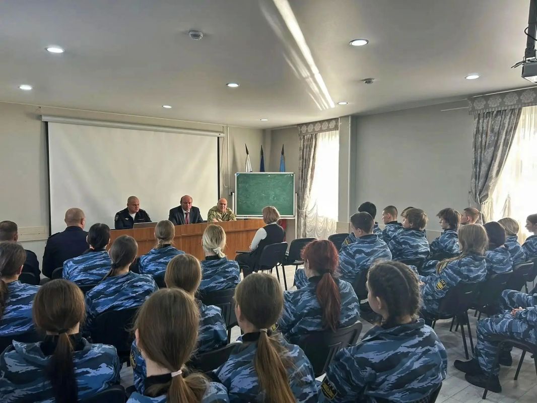 Сотрудники ОМВД России «Тамбовский» провели профориентационное мероприятие для студентов ТГУ им. Г.Р. Державина Сотрудники ОМВД России «Тамбовский» провели профориентационное мероприятие для студентов ТГУ им. Г.Р. Державина
