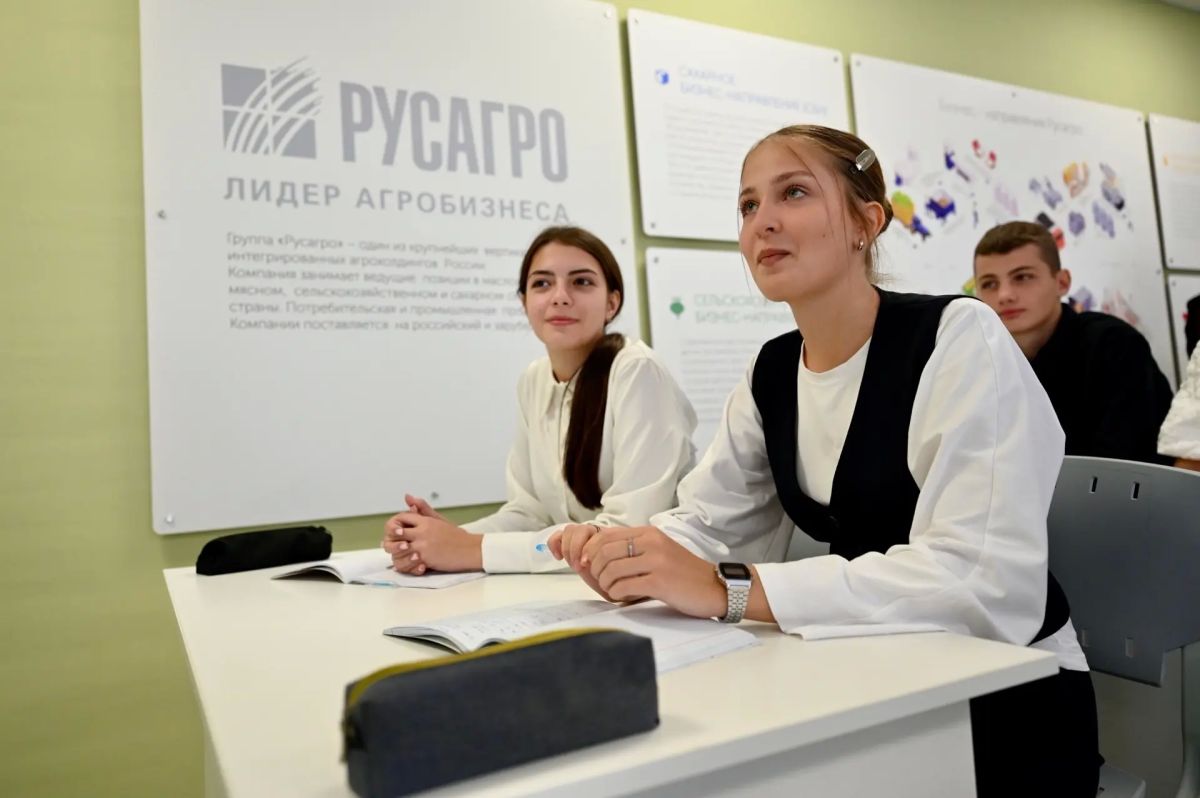 Евгений Первышов: В ходе рабочей поездки в Сампурский округ проверил реализацию госпрограммы "Комплексное развитие сельских территорий" в посёлке Сатинка Евгений Первышов: В ходе рабочей поездки в Сампурский округ проверил реализацию госпрограммы "Комплексное развитие сельских территорий" в посёлке Сатинка