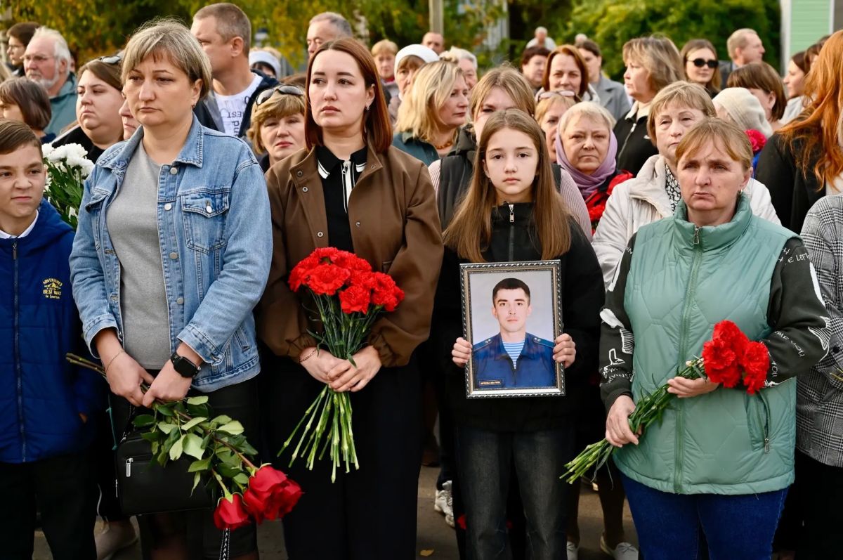Евгений Первышов: Сегодня утром открыли мемориал в память о героях специальной военной операции в рабочем посёлке Знаменка Евгений Первышов: Сегодня утром открыли мемориал в память о героях специальной военной операции в рабочем посёлке Знаменка