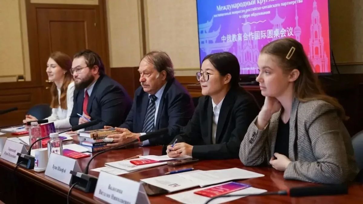 Державинский университет подписал два соглашения с партнёрами из Китая во время «Недели Китая в Тамбовской области» Державинский университет подписал два соглашения с партнёрами из Китая во время «Недели Китая в Тамбовской области»