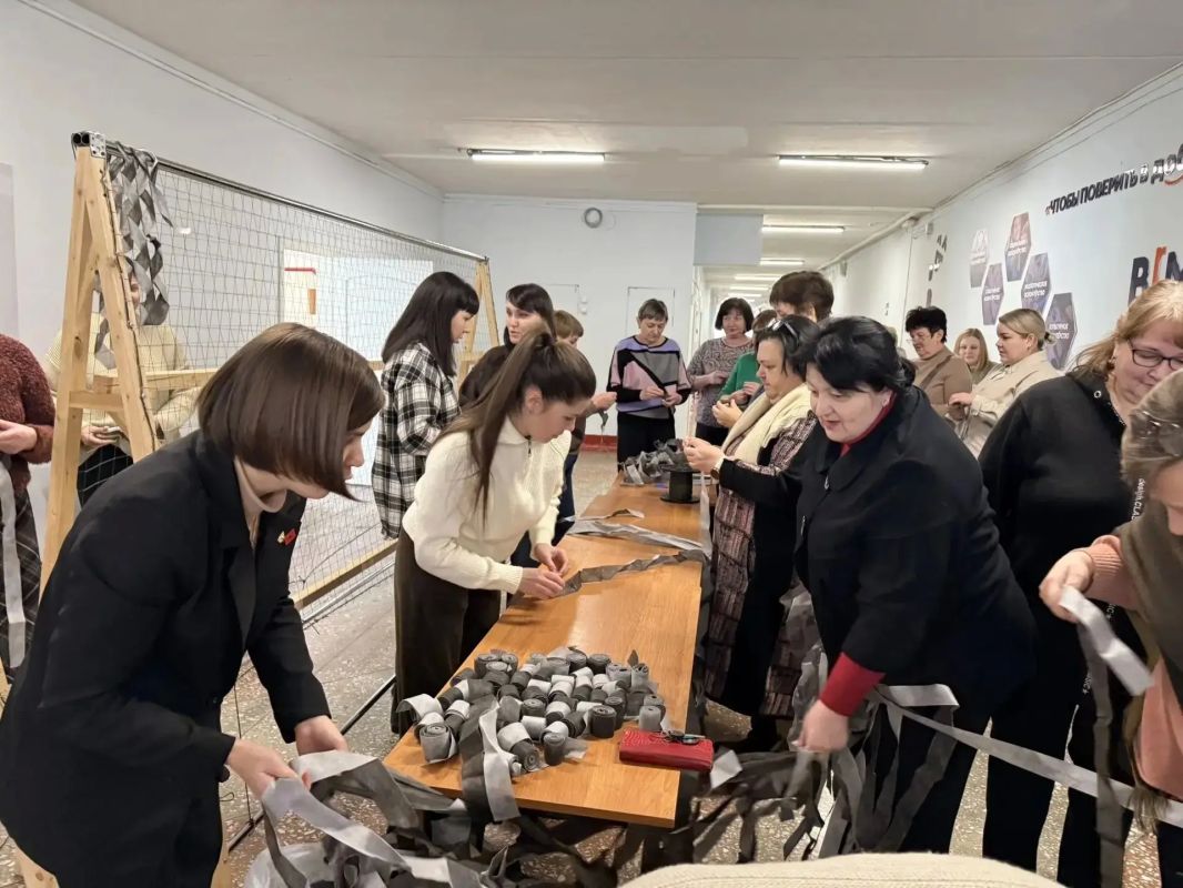 На базе школы №36 существует Единый городской центр волонтерского движения школьников «Вместе» На базе школы №36 существует Единый городской центр волонтерского движения школьников «Вместе»