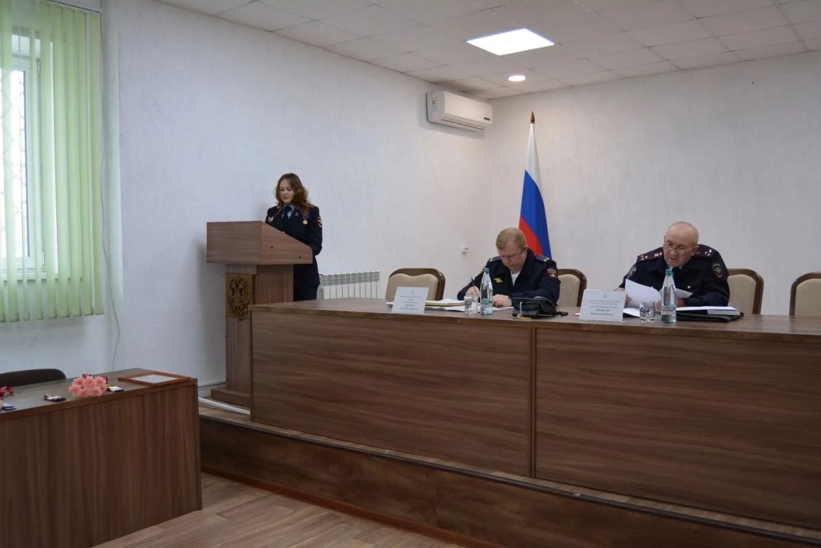 В ОМВД России по г. Котовску подвели итоги работы и поздравили молодых сотрудников с присвоением званий В ОМВД России по г. Котовску подвели итоги работы и поздравили молодых сотрудников с присвоением званий