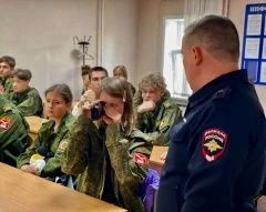 Экскурсия в Госавтоинспекцию: учащиеся МБОУ СОШ №17 «Юнармеец» расширили знания о дорожной безопасности Экскурсия в Госавтоинспекцию: учащиеся МБОУ СОШ №17 «Юнармеец» расширили знания о дорожной безопасности