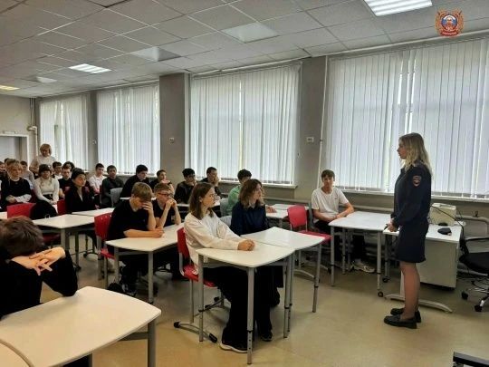 Дорога и закон: говорим с подростками на одном языке Сотрудники отдела Госавтоинспекции и инспектор ПДН ОМВД России «Тамбовский» посетили МБОУ «Горельская СОШ им. И.П. Савинкова» и провели важный урок безопасности с...