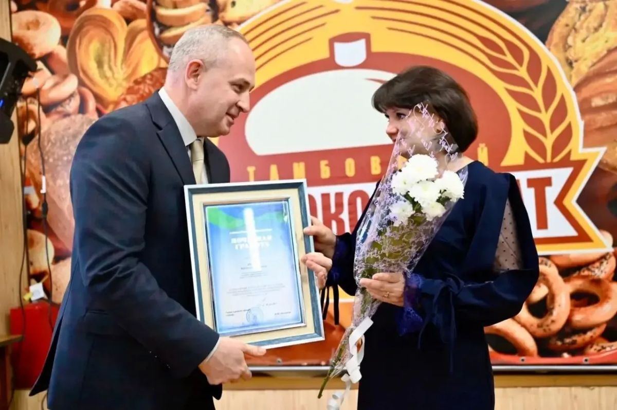 Сотрудников Тамбовского хлебокомбината с 70-летием предприятия поздравил глава администрации города Сотрудников Тамбовского хлебокомбината с 70-летием предприятия поздравил глава администрации города