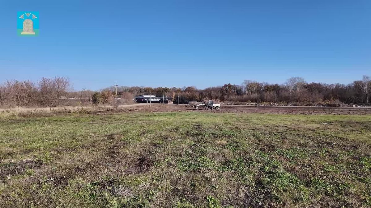 На кладбище в деревне Лужки продолжается благустройство территории