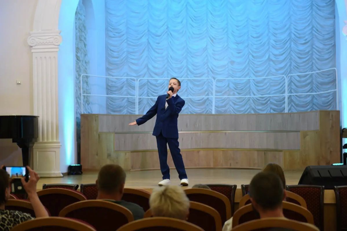 В Тамбовском колледже искусств прошёл традиционный концерт «Осенний дебют» учащихся 1–2 классов эстрадного отделения В Тамбовском колледже искусств прошёл традиционный концерт «Осенний дебют» учащихся 1–2 классов эстрадного отделения