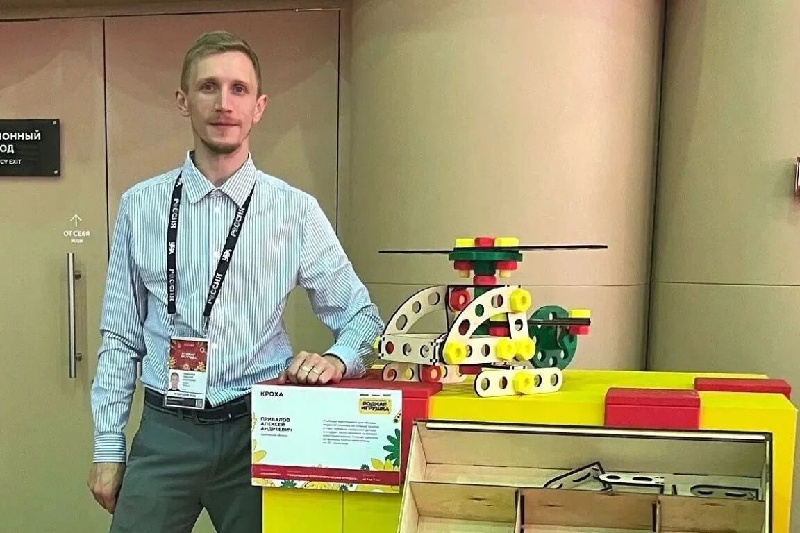 В финале второго сезона Всероссийского конкурса «Родная игрушка» конструктор «Кроха» стал лучшим в номинации «Прототипы игр и игрушек» в блоке «Конструкторы и сборные модели»