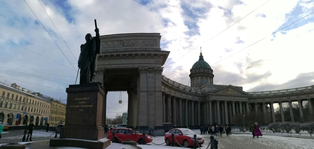 В краеведческом зале Тамбовской областной универсальной научной библиотеки им. А. С. Пушкина прошла презентация книги Юлии Коростелевой «Живая летопись Петербурга»