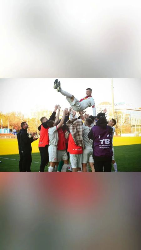Воспитанник тамбовского футбола 35-летний Андрей Часовских провёл последний профессиональный матч на родной земле Воспитанник тамбовского футбола 35-летний Андрей Часовских провёл последний профессиональный матч на родной земле