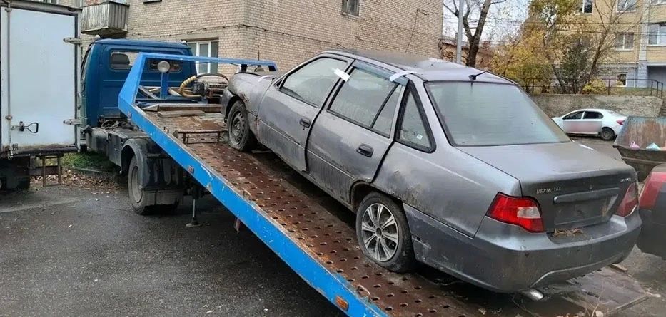 На улице Мичуринской в Тамбове эвакуировали брошенный автомобиль