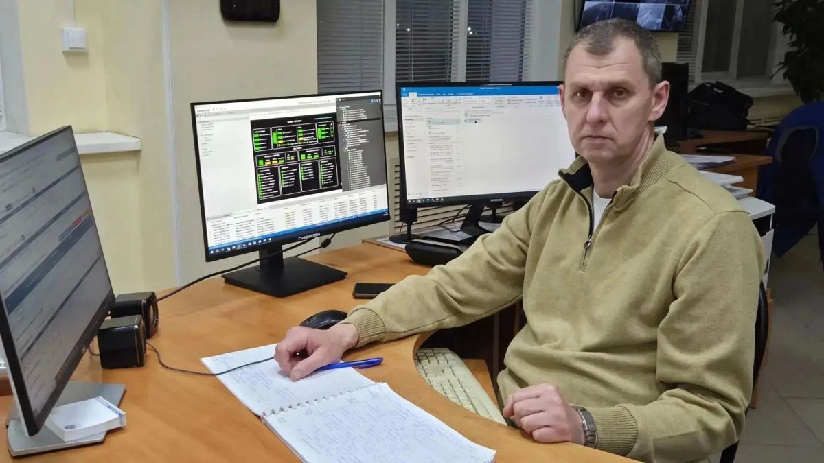 Президент Владимир Путин наградил медалью ордена «За заслуги перед Отечеством» начальника Тамбовского областного радиотелевизионного передающего центра Игоря Климова