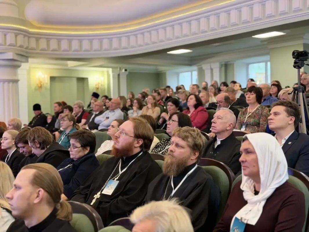 Совершенствование демографической политики, вопросы сохранения репродуктивного здоровья, укрепления института семьи стали ключевыми темами обсуждения на I Межрегиональном форуме имени святителя Луки (Войно-Ясенецкого)... Совершенствование демографической политики, вопросы сохранения репродуктивного здоровья, укрепления института семьи стали ключевыми темами обсуждения на I Межрегиональном форуме имени святителя Луки (Войно-Ясенецкого)...