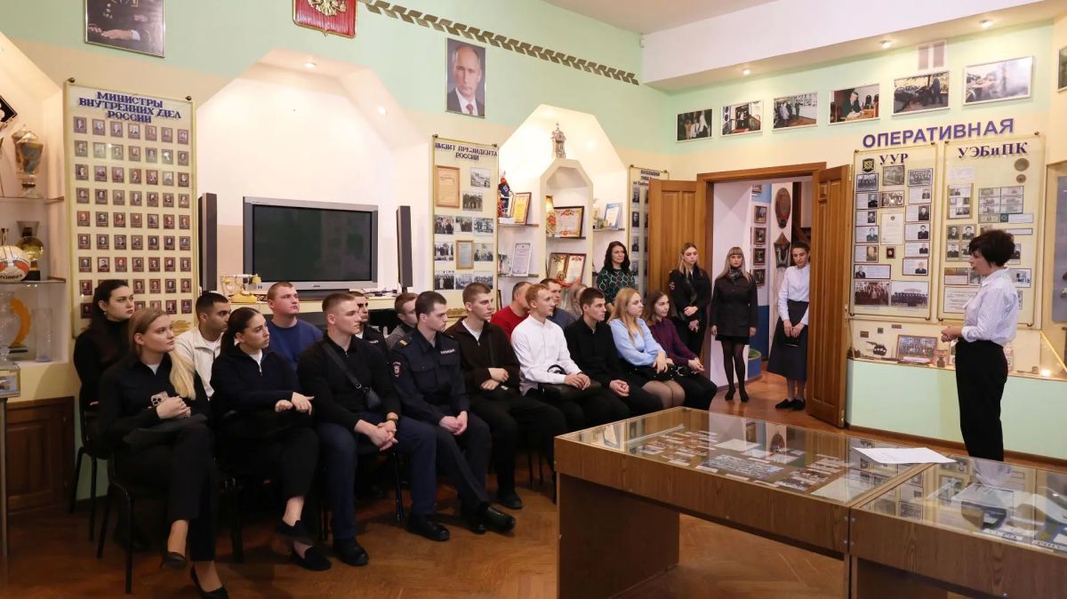 В УМВД области проведен Урок Мужества для молодых сотрудников В УМВД области проведен Урок Мужества для молодых сотрудников