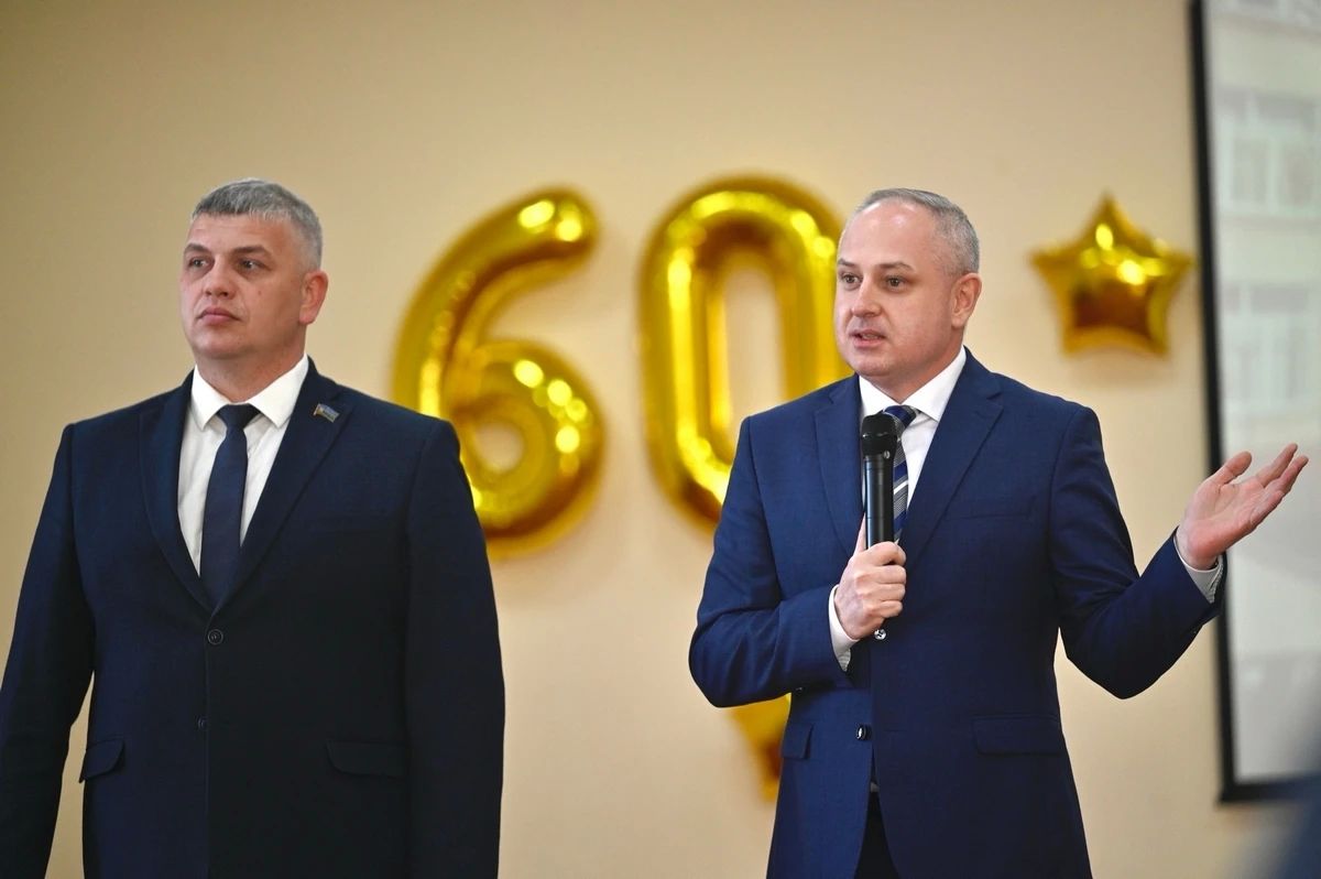 Школа №11 Тамбова отметила 60летие — в честь юбилея педагогов поздравили первые лица города: глава администрации Максим Косенков и председатель городской Думы Константин Кутейников Школа №11 Тамбова отметила 60летие — в честь юбилея педагогов поздравили первые лица города: глава администрации Максим Косенков и председатель городской Думы Константин Кутейников