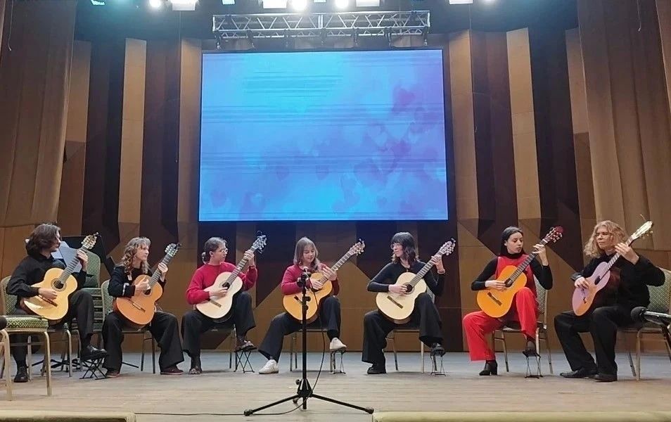 С 25 по 29 октября в Воронеже состоялся проект «Творческая лаборатория "Гитара в России"», реализуемый при поддержке Президентского фонда культурных инициатив С 25 по 29 октября в Воронеже состоялся проект «Творческая лаборатория "Гитара в России"», реализуемый при поддержке Президентского фонда культурных инициатив