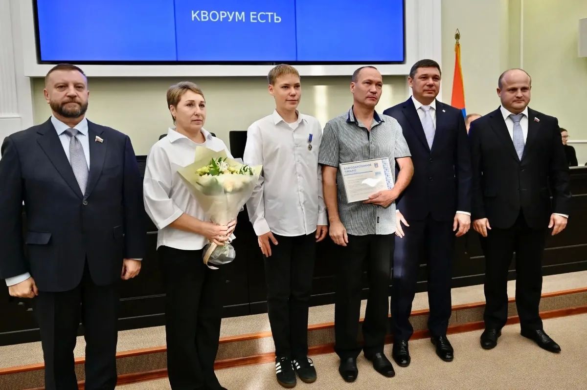 Тамбовских школьников наградили за спасение мужчины на реке Цне Тамбовских школьников наградили за спасение мужчины на реке Цне